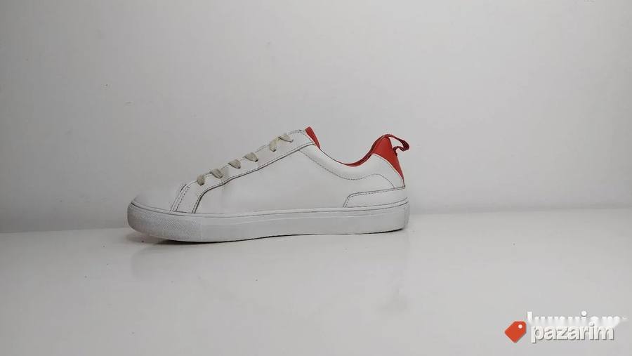 Guess patike 43 original 100% 3