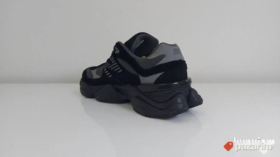 New Balance 9060 patike 42,43 7