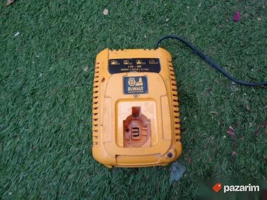 DEWALT DE 9135 punjac univerzalni - odlican - ORIGINAL