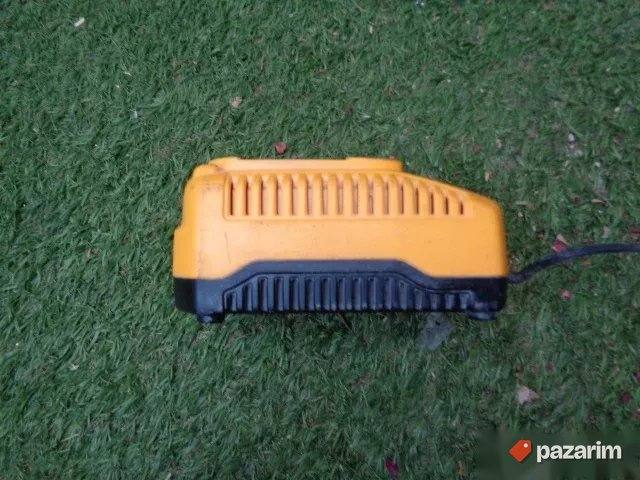 DEWALT DE 9135 punjac univerzalni - odlican - ORIGINAL 4
