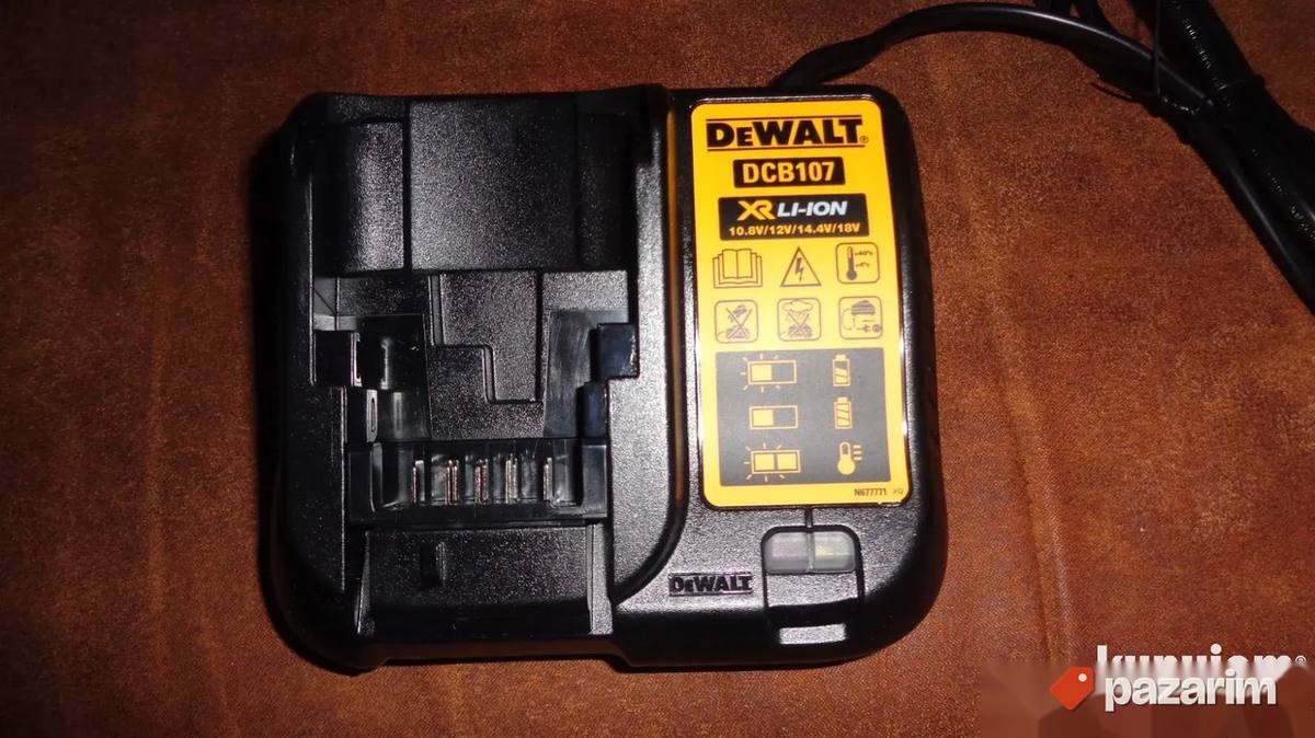 DEWALT DCB 107 punjac - odlican - N O V O - ORIGINAL 1