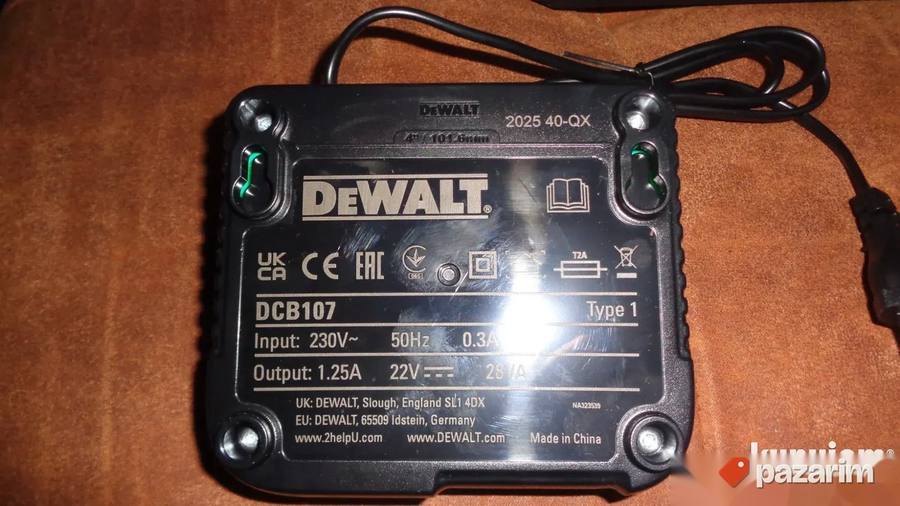 DEWALT DCB 107 punjac - odlican - N O V O - ORIGINAL 2