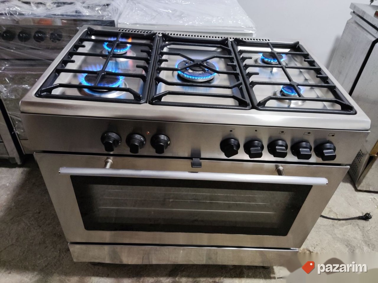 Profesionalni sporet na plin sa ogromnom turbo rernom 1