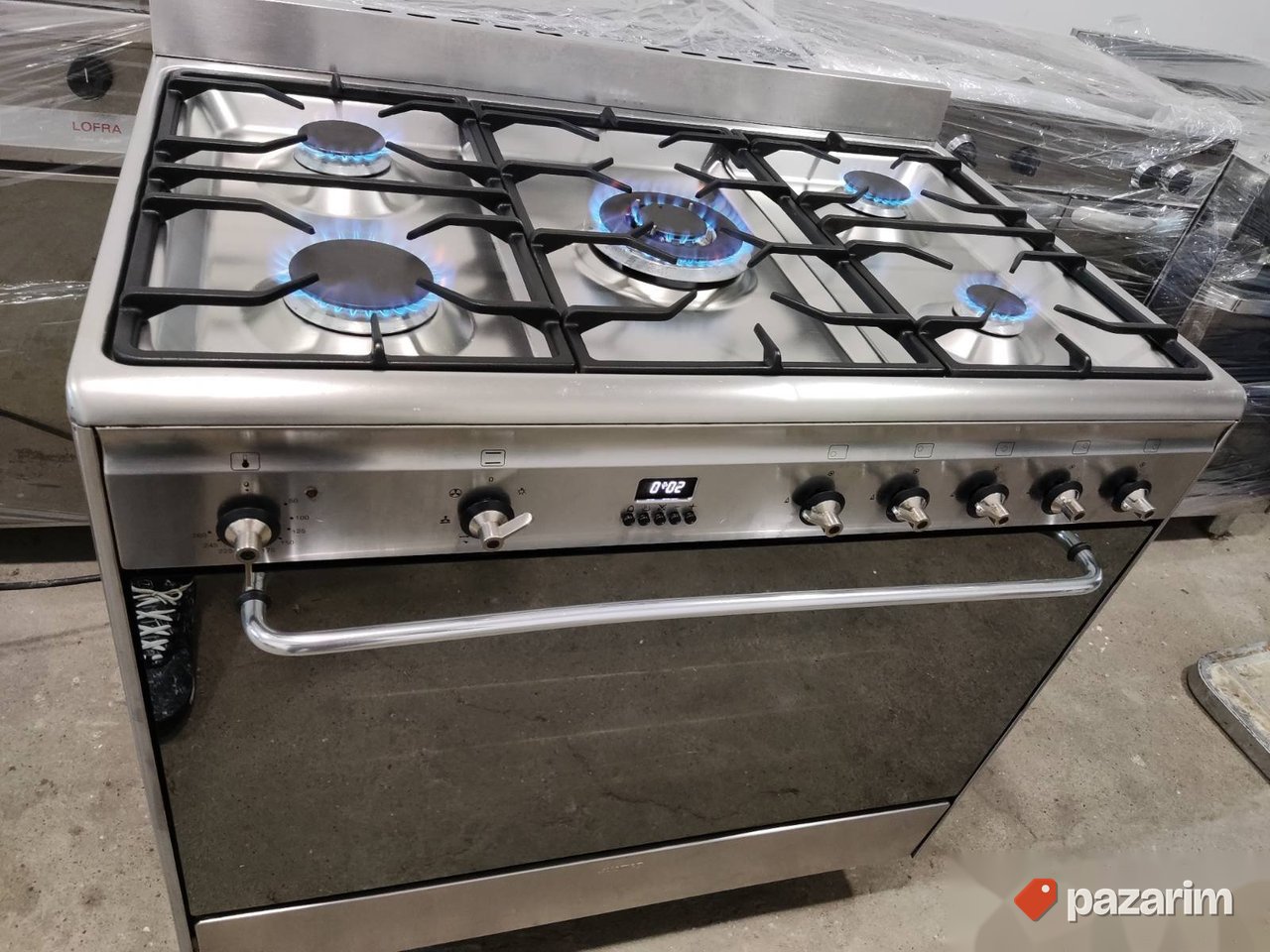 Profesionalni sporet na plin sa 5 gorionika marke SMEG turbo 2