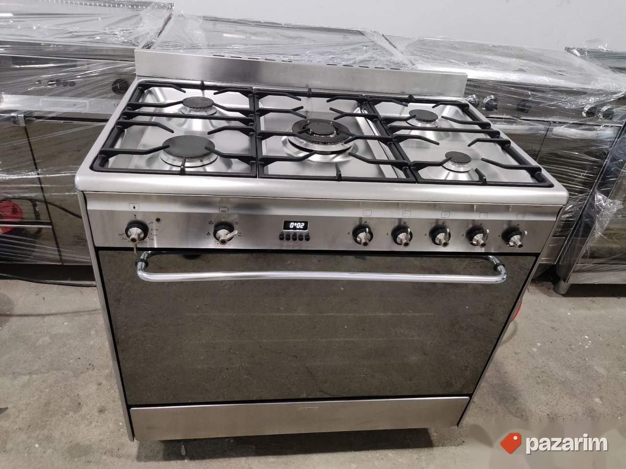 Profesionalni sporet na plin sa 5 gorionika marke SMEG turbo 4