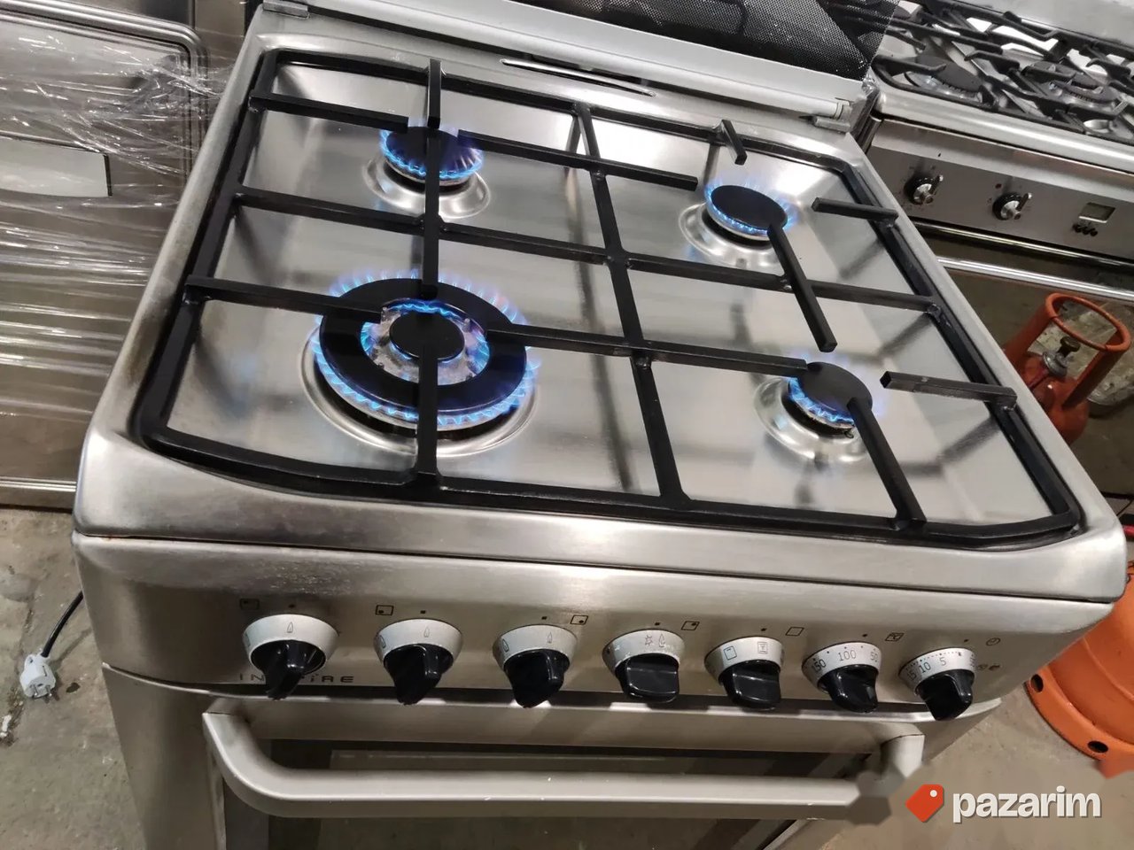 Na prodaju poluprofesionalni sporet na plin marke ELECTROLUX 2