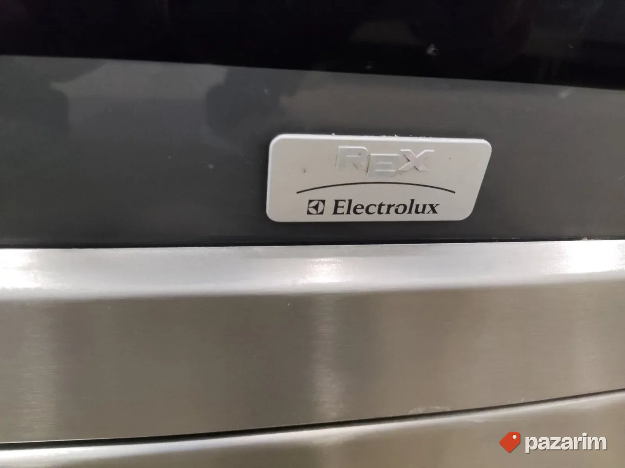 Na prodaju poluprofesionalni sporet na plin marke ELECTROLUX 3