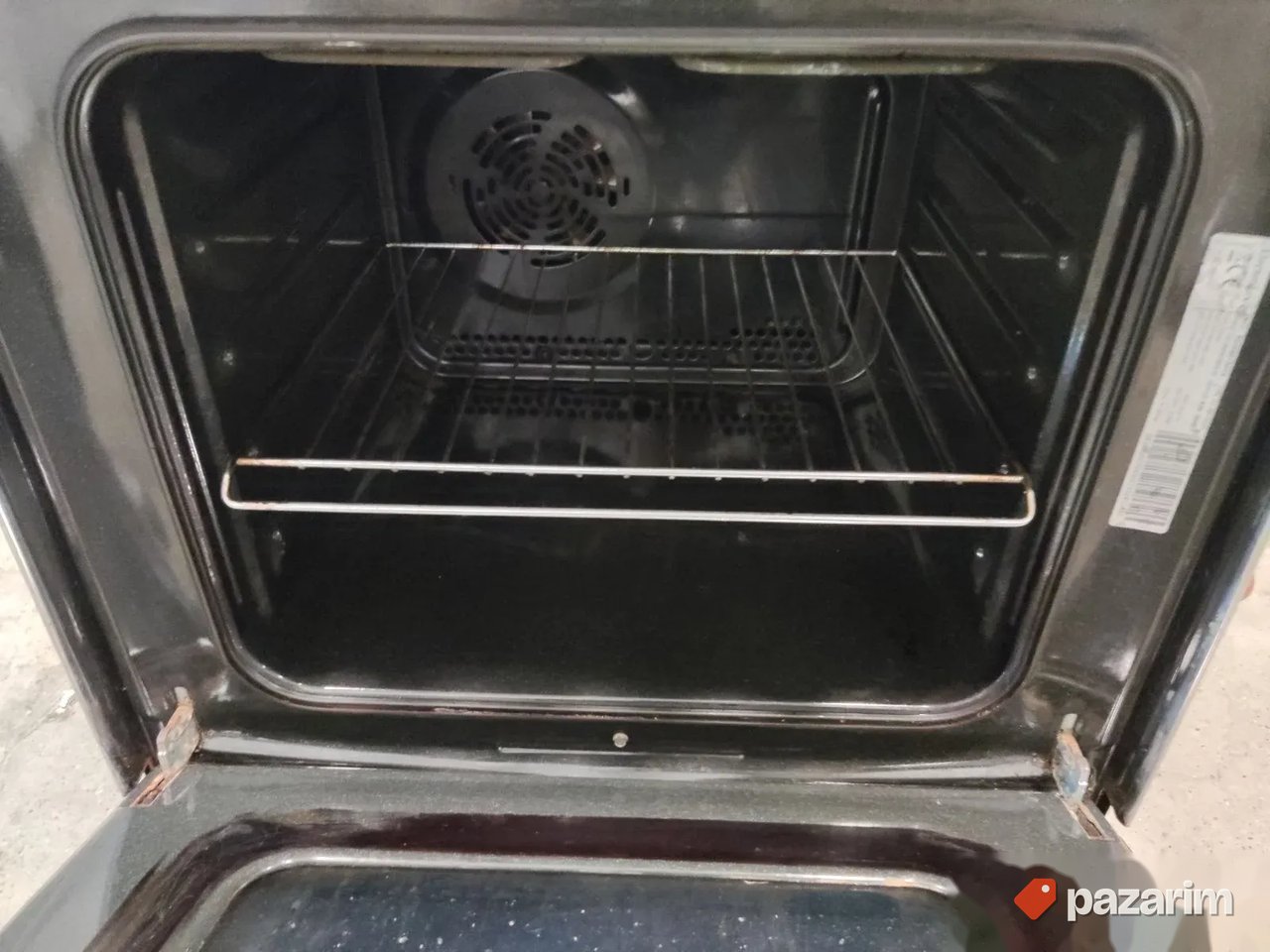 Na prodaju poluprofesionalni sporet na plin marke ELECTROLUX 4