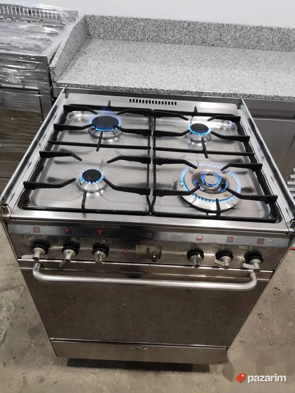 Polu profesionalni sporet na plin sa rernom na plin SMEG