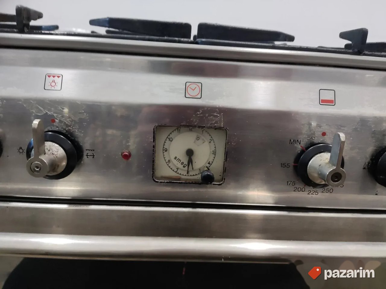 Polu profesionalni sporet na plin sa rernom na plin SMEG 6