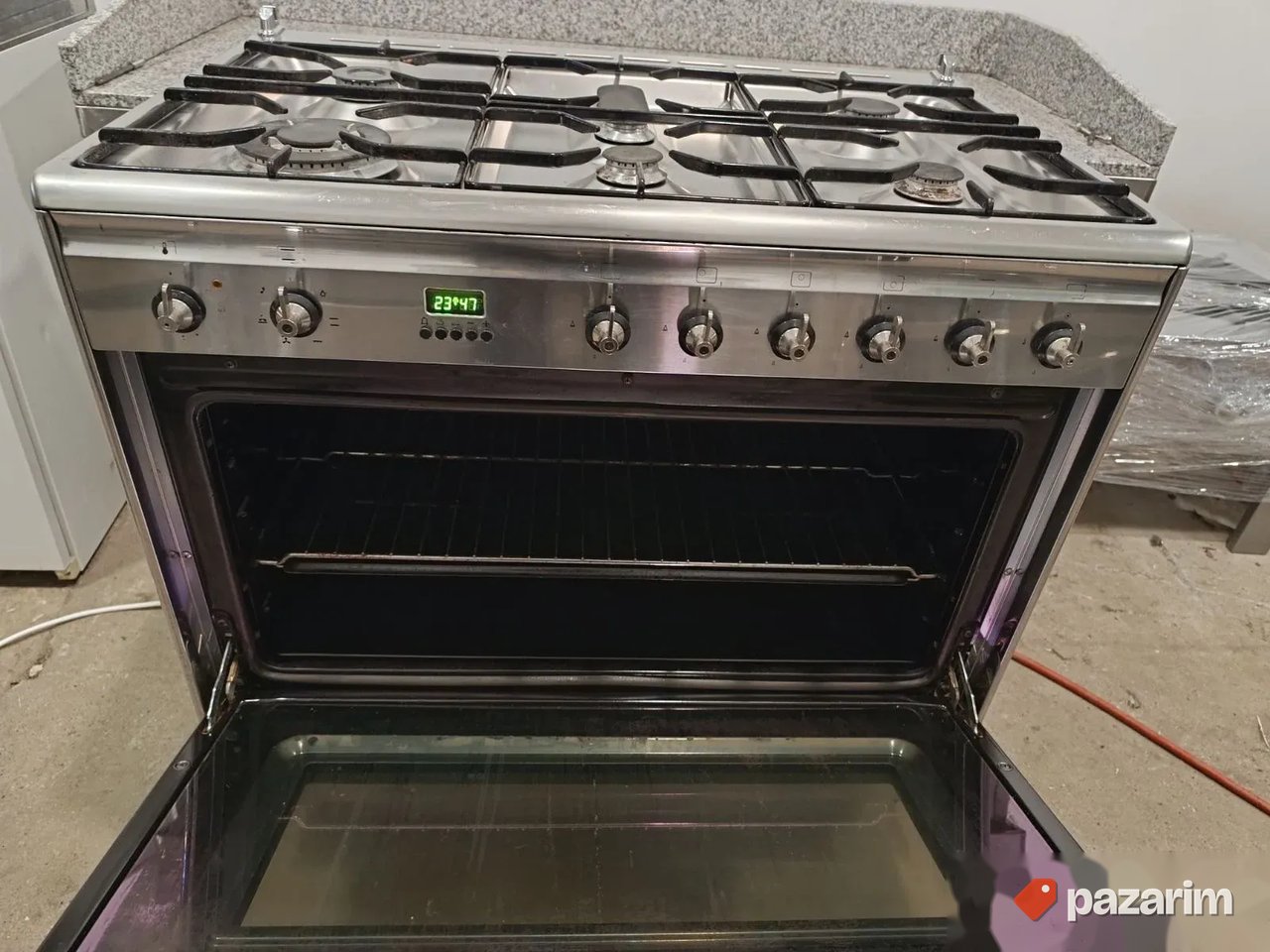 Sporet na plin sa 6 topova mark SMEG 2