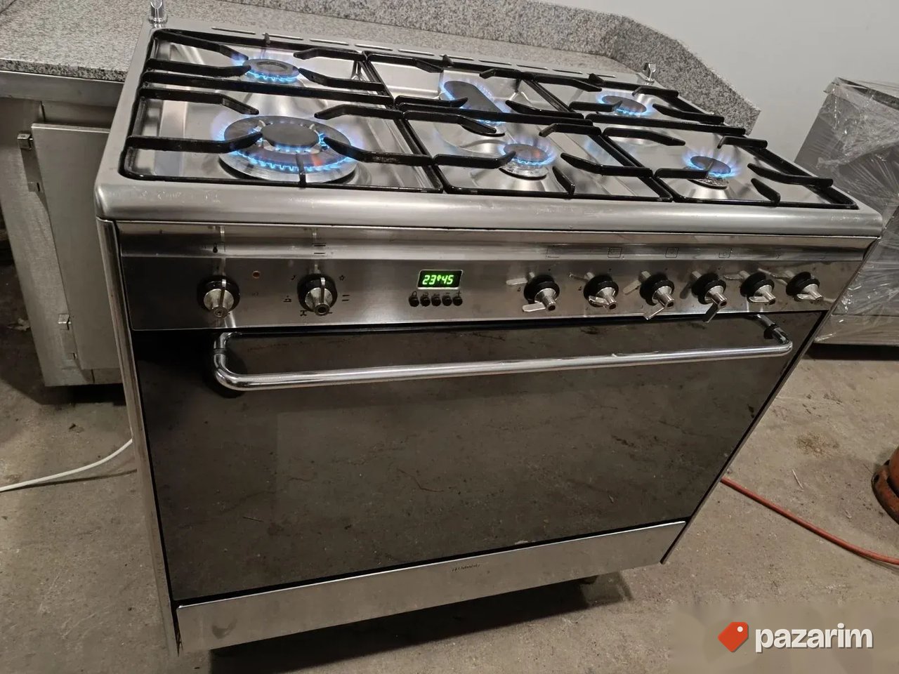 Sporet na plin sa 6 topova mark SMEG 3