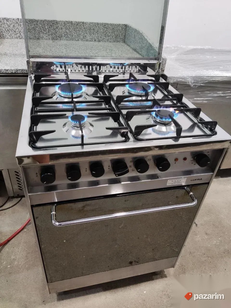 Sporet na plin a turbo rernom marke LOFRA