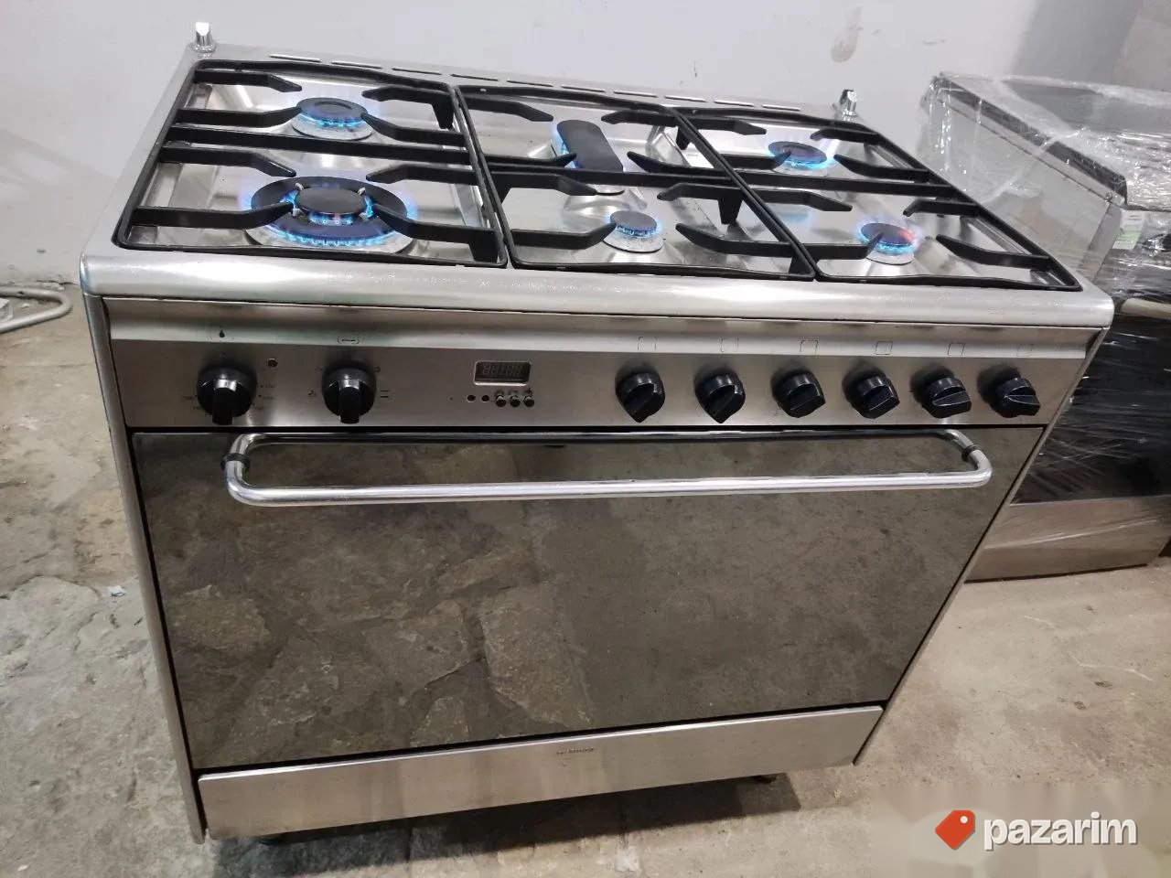 Profesionalni sporet na plin sa 6 gorionika marke SMEG 3