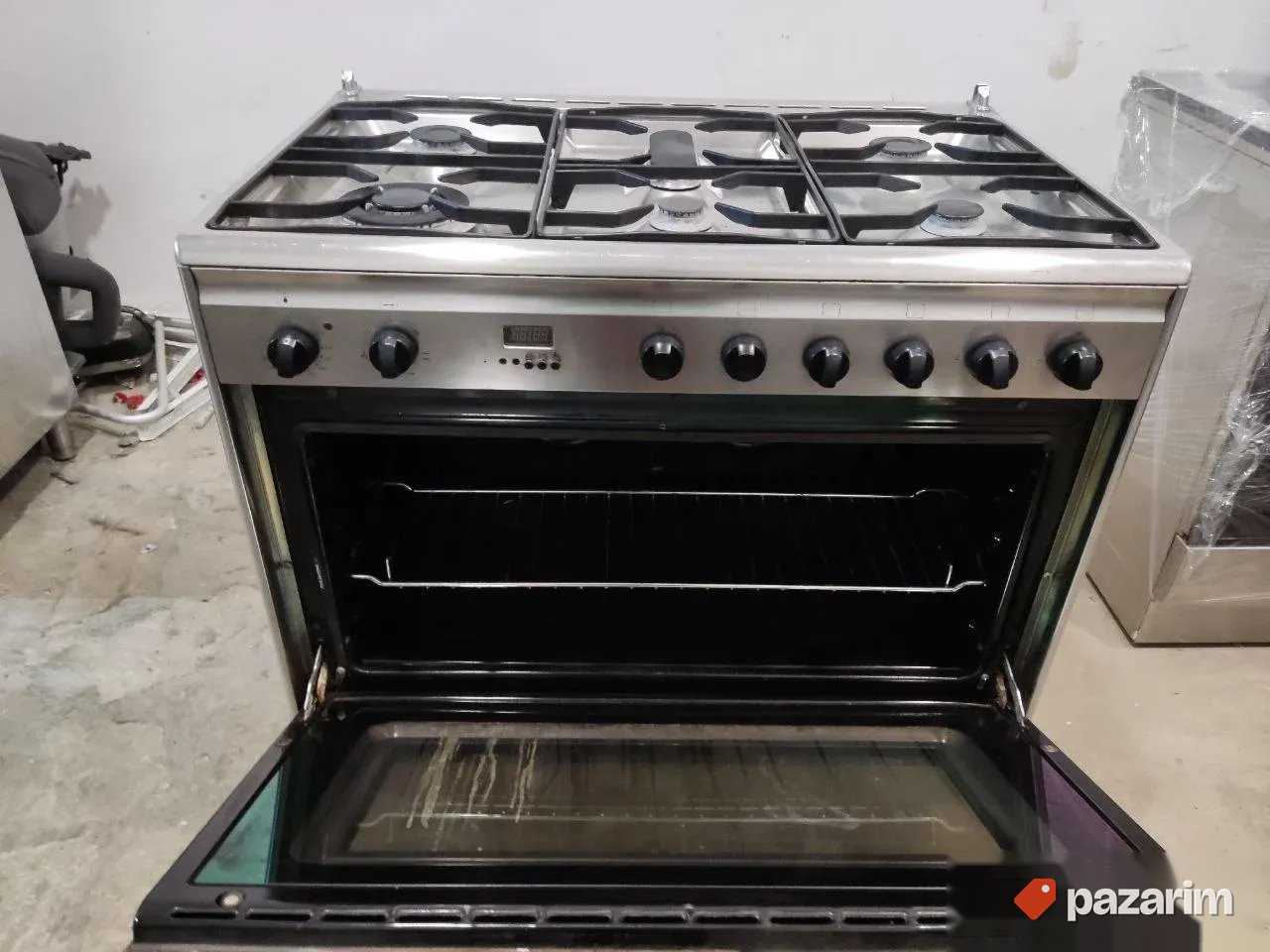 Profesionalni sporet na plin sa 6 gorionika marke SMEG 5