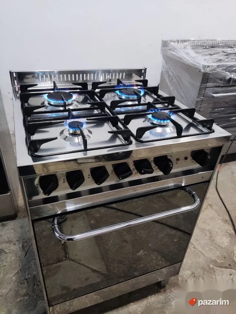 Sporet na plin sa turbo stujnom rernom marke LOFRA 3