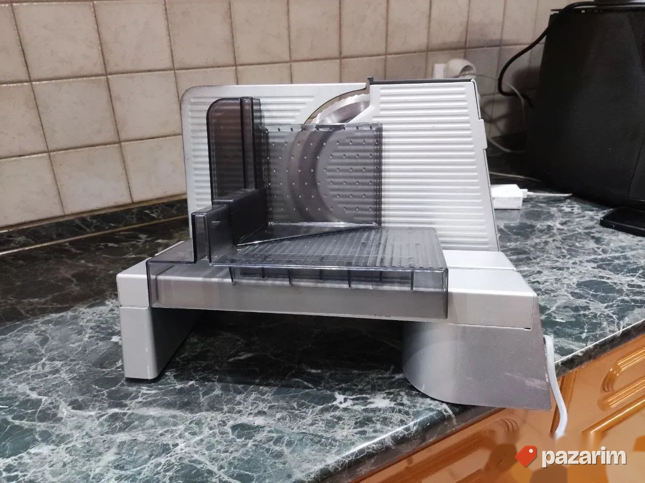 Polu profesionalna mesoreznica aluminijumska konstrukcija