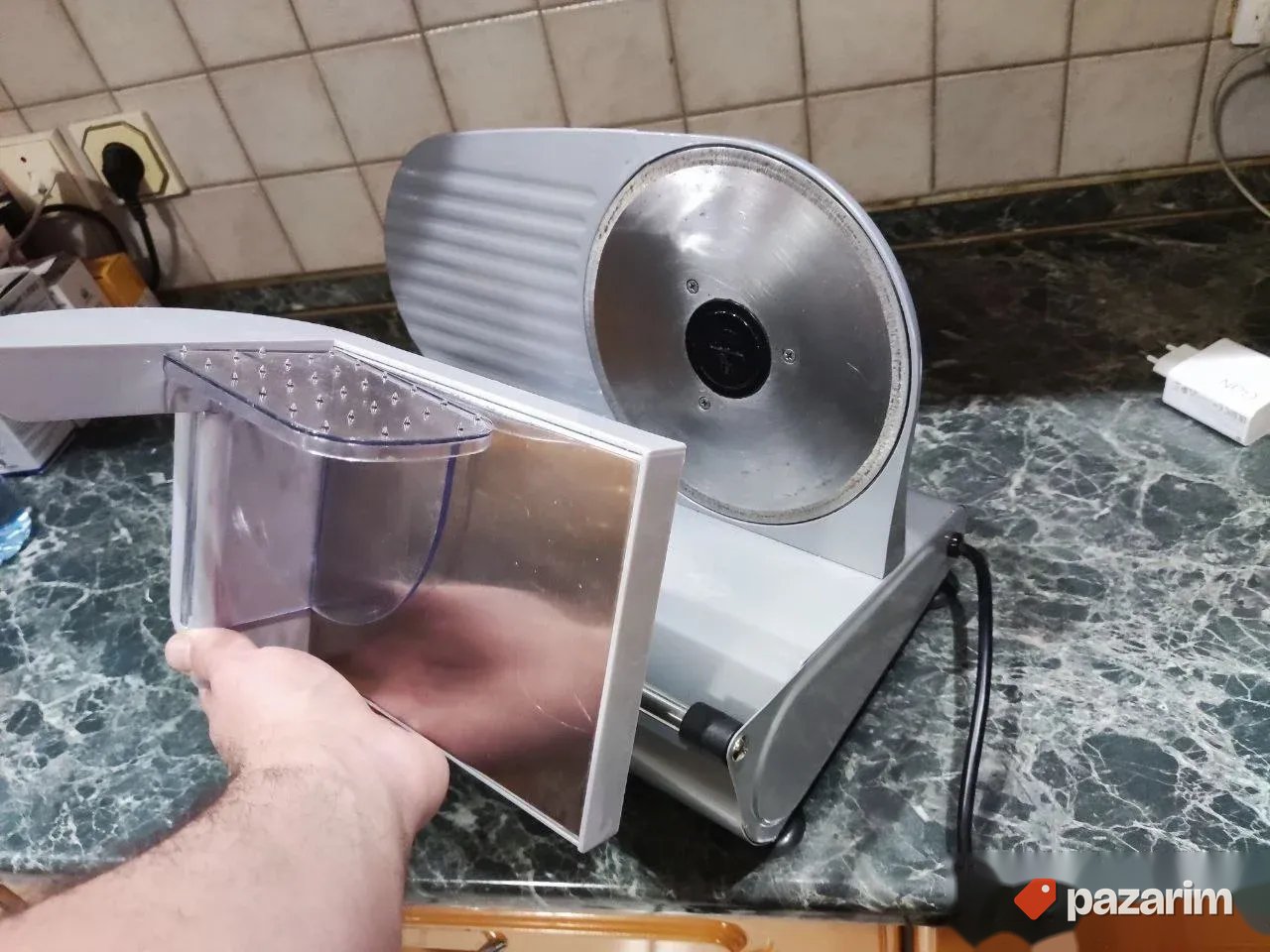 Polu profesionalna mesoreznica jacine 150w aluminijumska 2