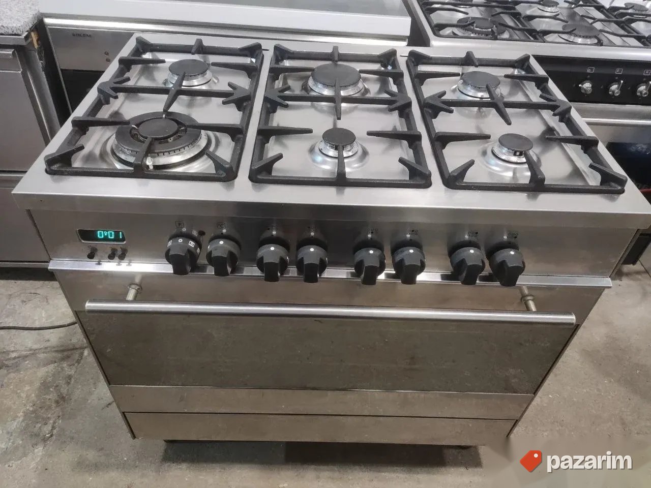 Profesionalni sporet sa 6 topova potpuno ispravan i spreman 2