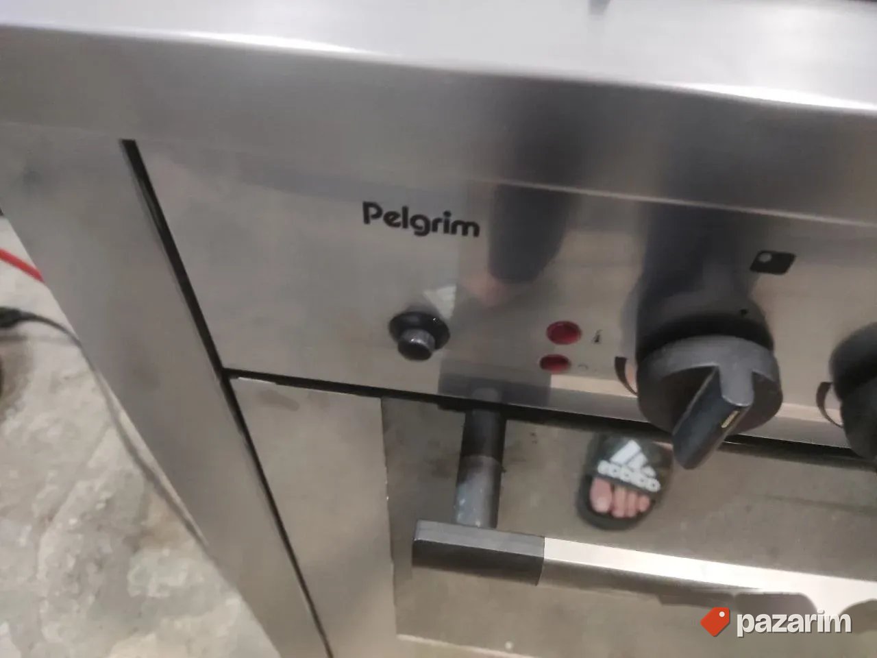 Sporet na plin sa 5 topova i ogromnom strujnom rernom 4