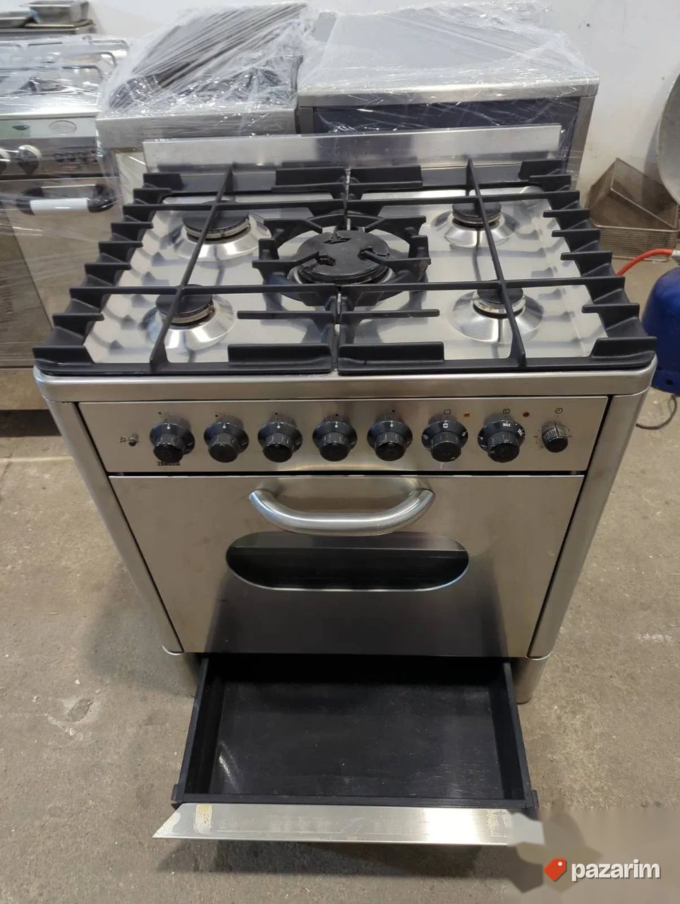 Sporet na plin sa 5 topova i strujnom turbo rernom ZANUSSI 4