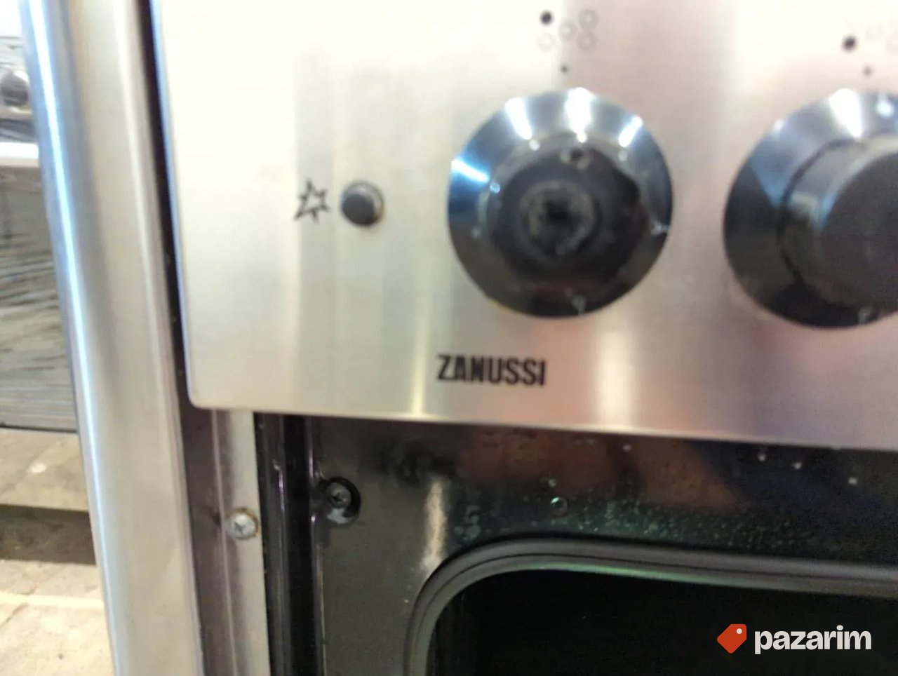 Sporet na plin sa 5 topova i strujnom turbo rernom ZANUSSI 5