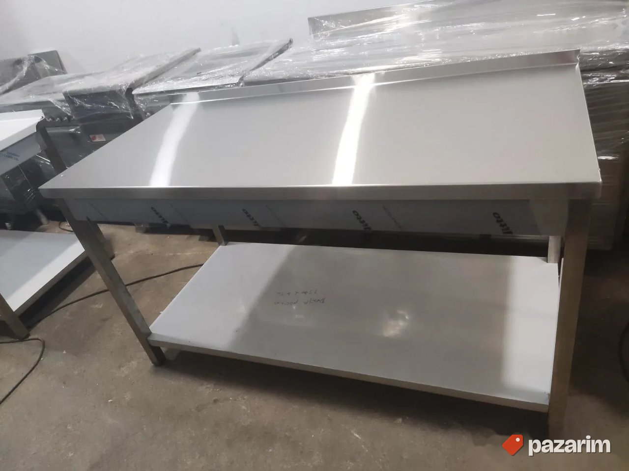 Neutralni sto potpuno nov dimenzije 150x70 2