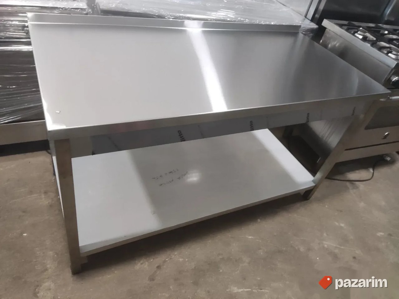 Neutralni sto potpuno nov dimenzije 150x70 3