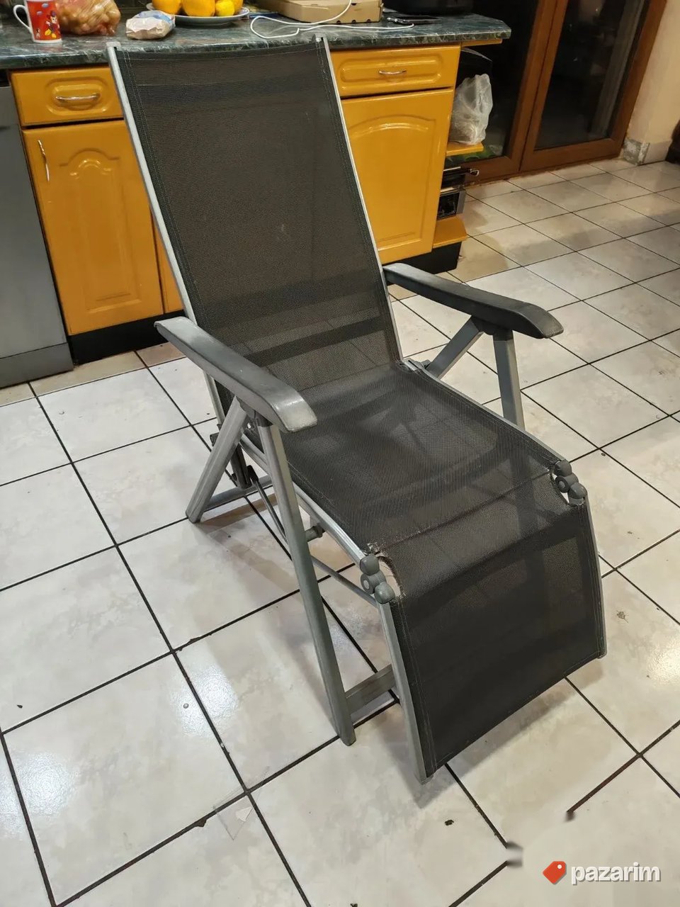 Stolica alu sa skoro lezecim polozajem ima manje ostecenje 1