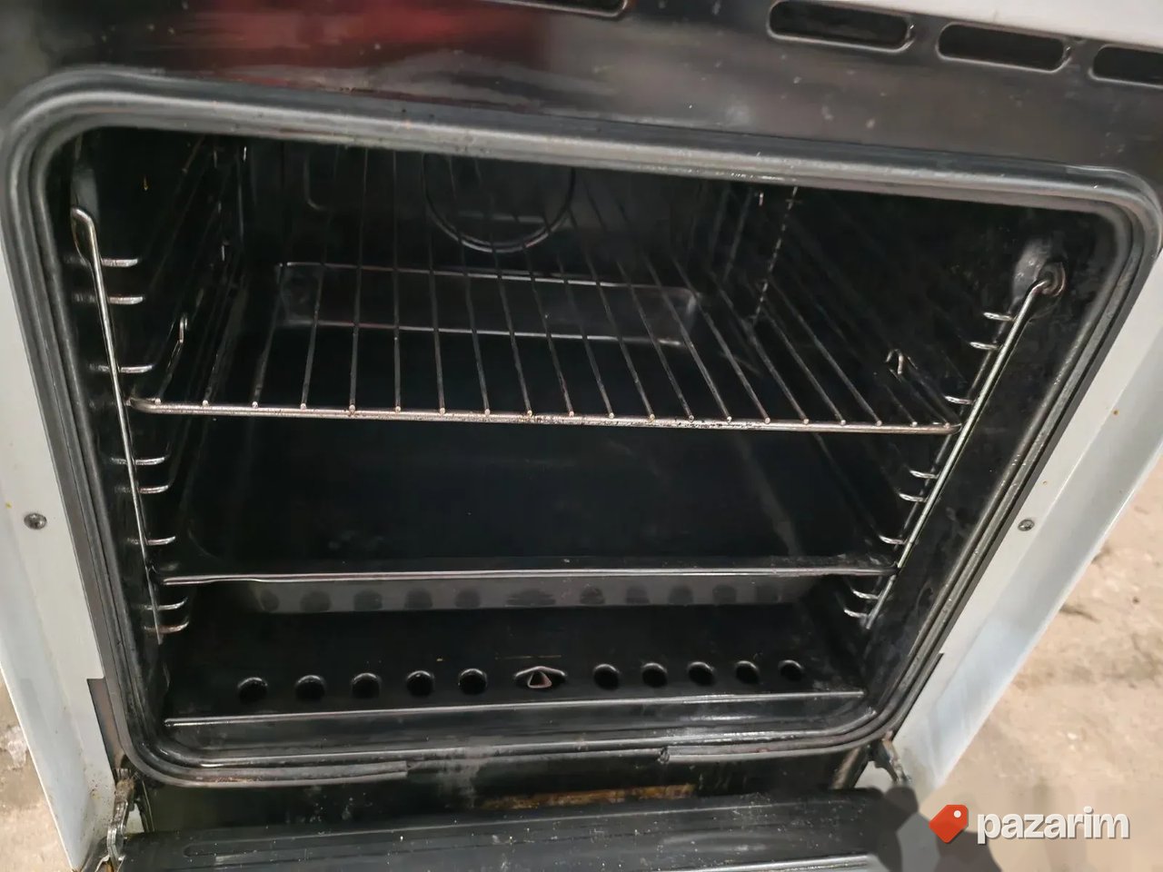 Sporet na plin sa turbo rernom marke SIMENS (bosch) 3