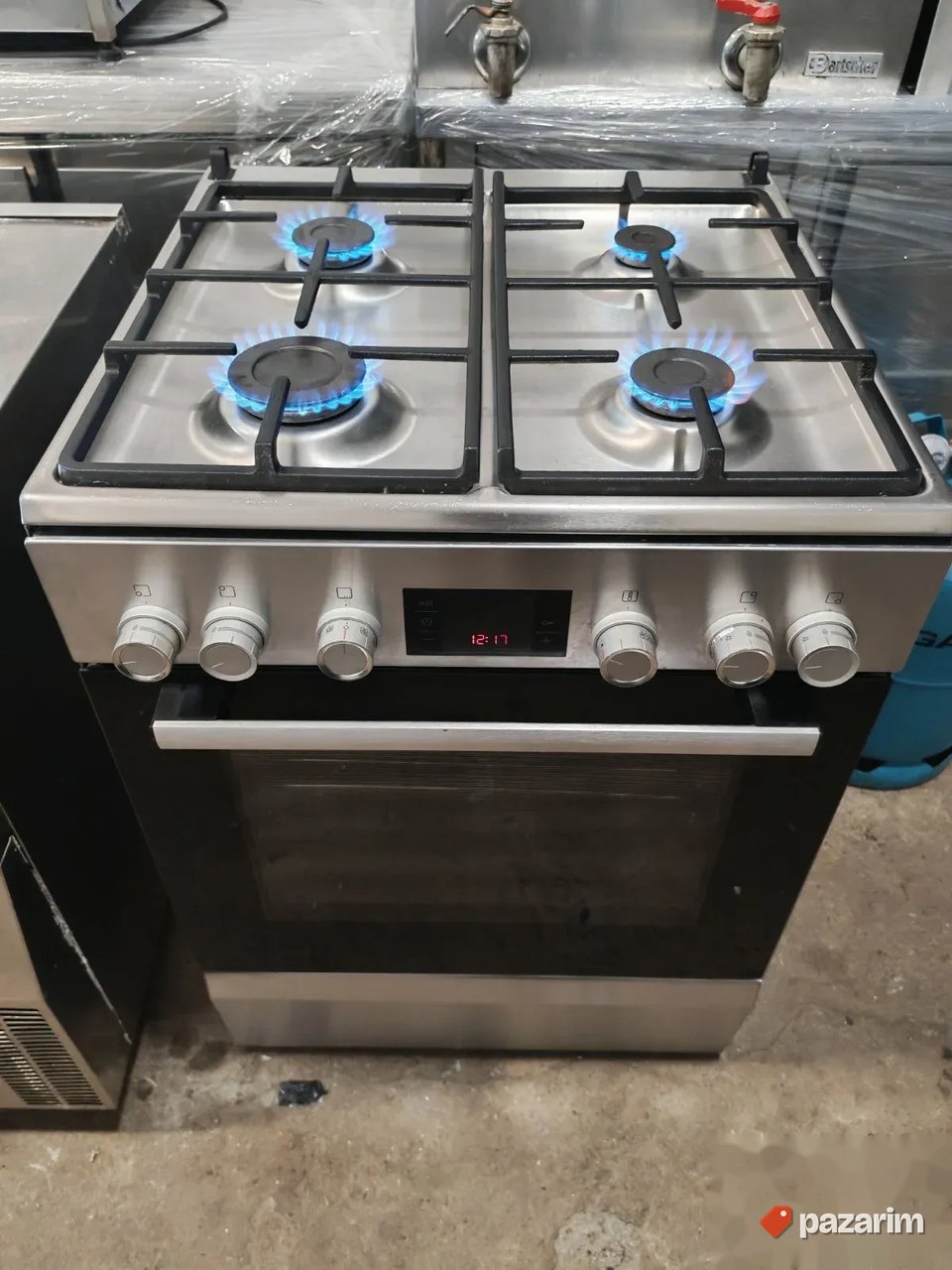 Sporet na plin marke BOSCH sa turbo strujnom rernom 2