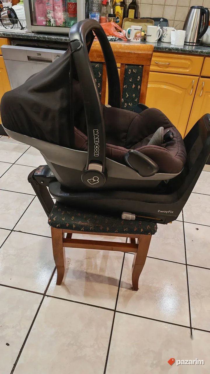 Autosediste i nosiljka maxi cosi pebble + baza 2 way fix 1