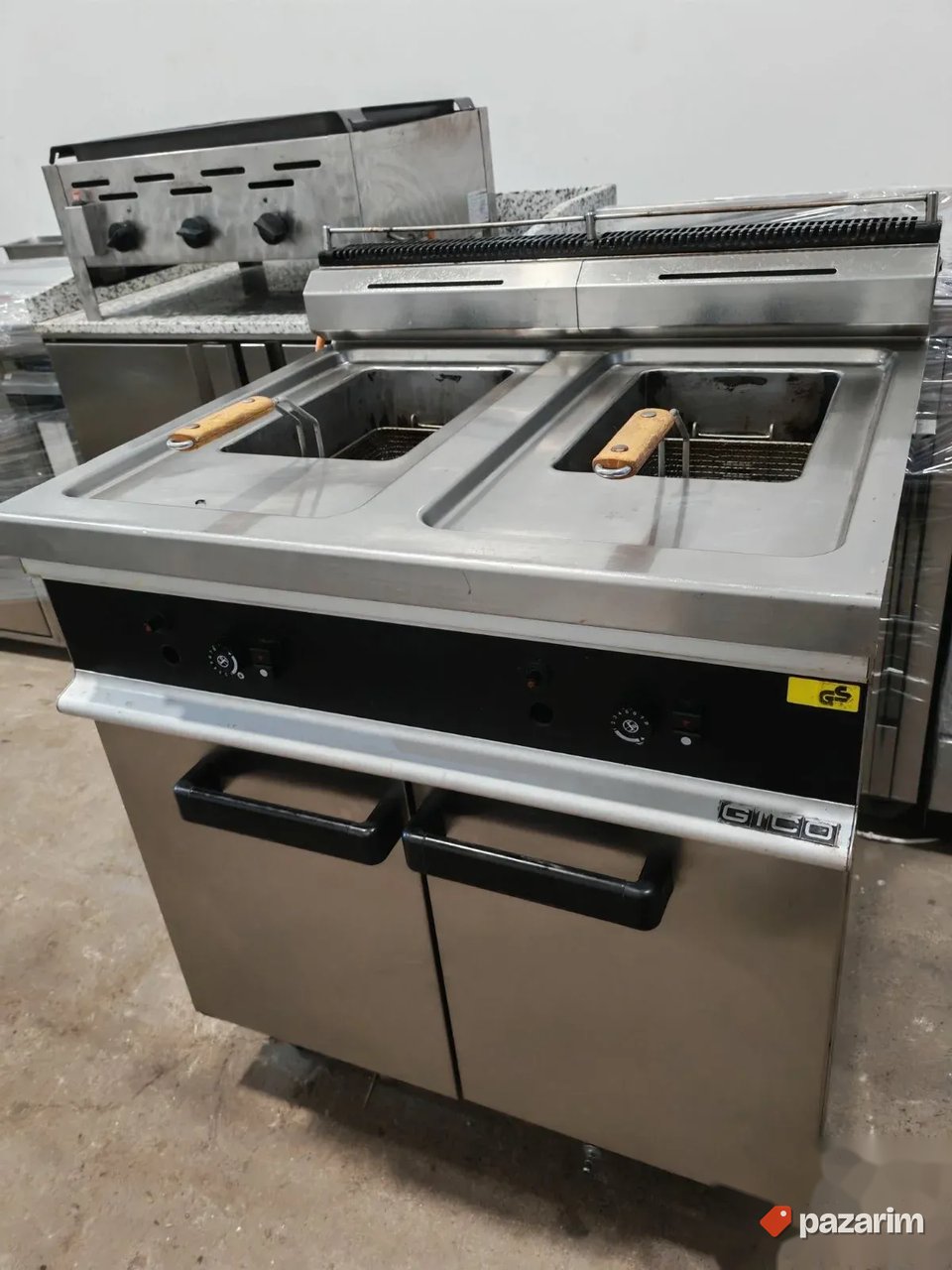 Profesionalna friteza na plin 2x15L