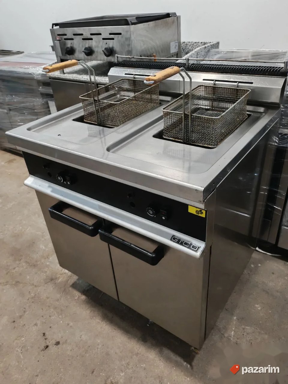 Profesionalna friteza na plin 2x15L 3