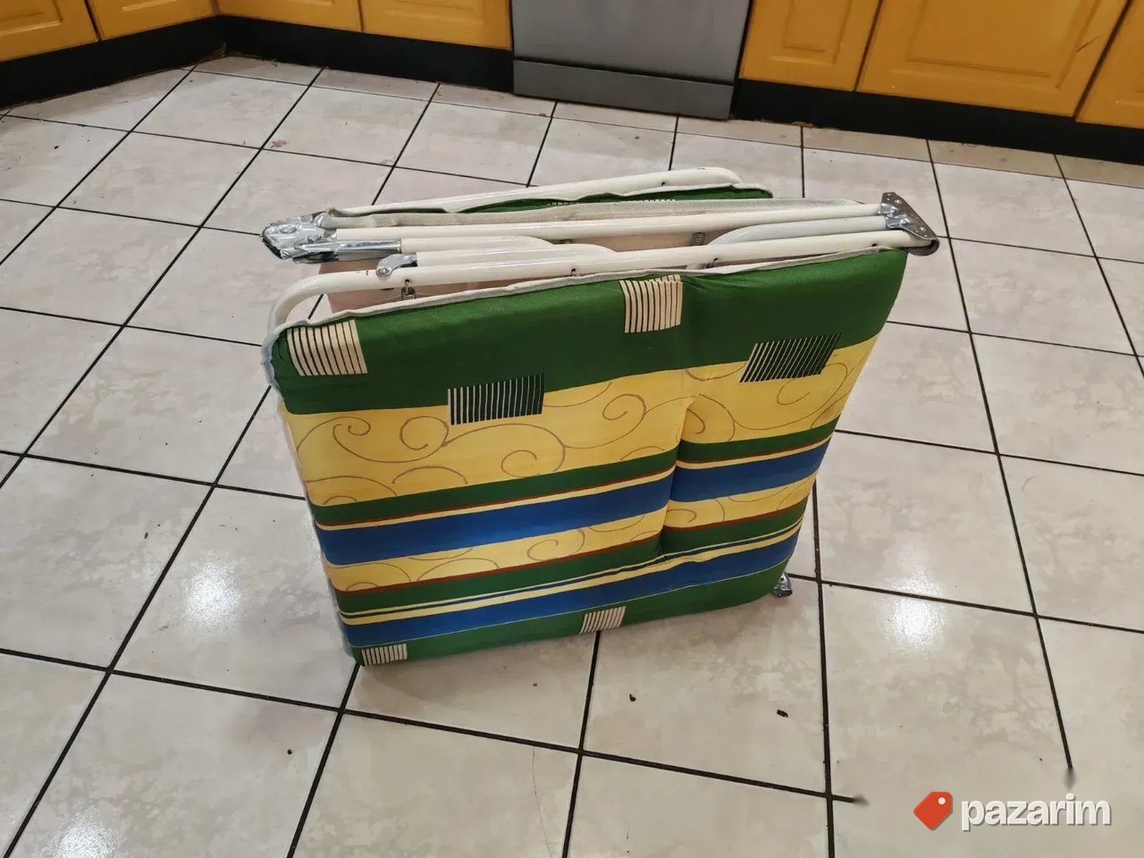 Lezaljka na rasklapanje debelo tapacirana odlicna 3