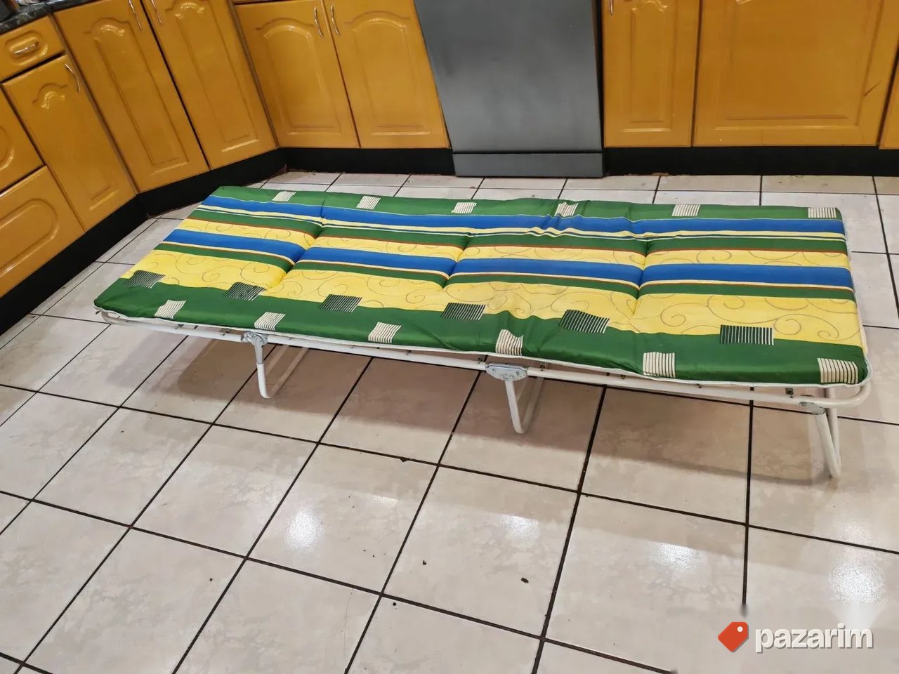 Lezaljka na rasklapanje debelo tapacirana odlicna 4
