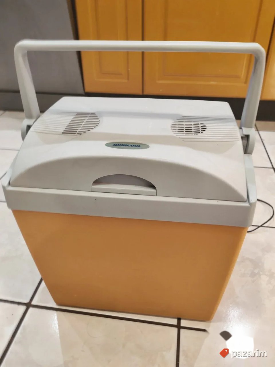 Frizider na 12v ne ispravan sa dve patrone u sebi 1