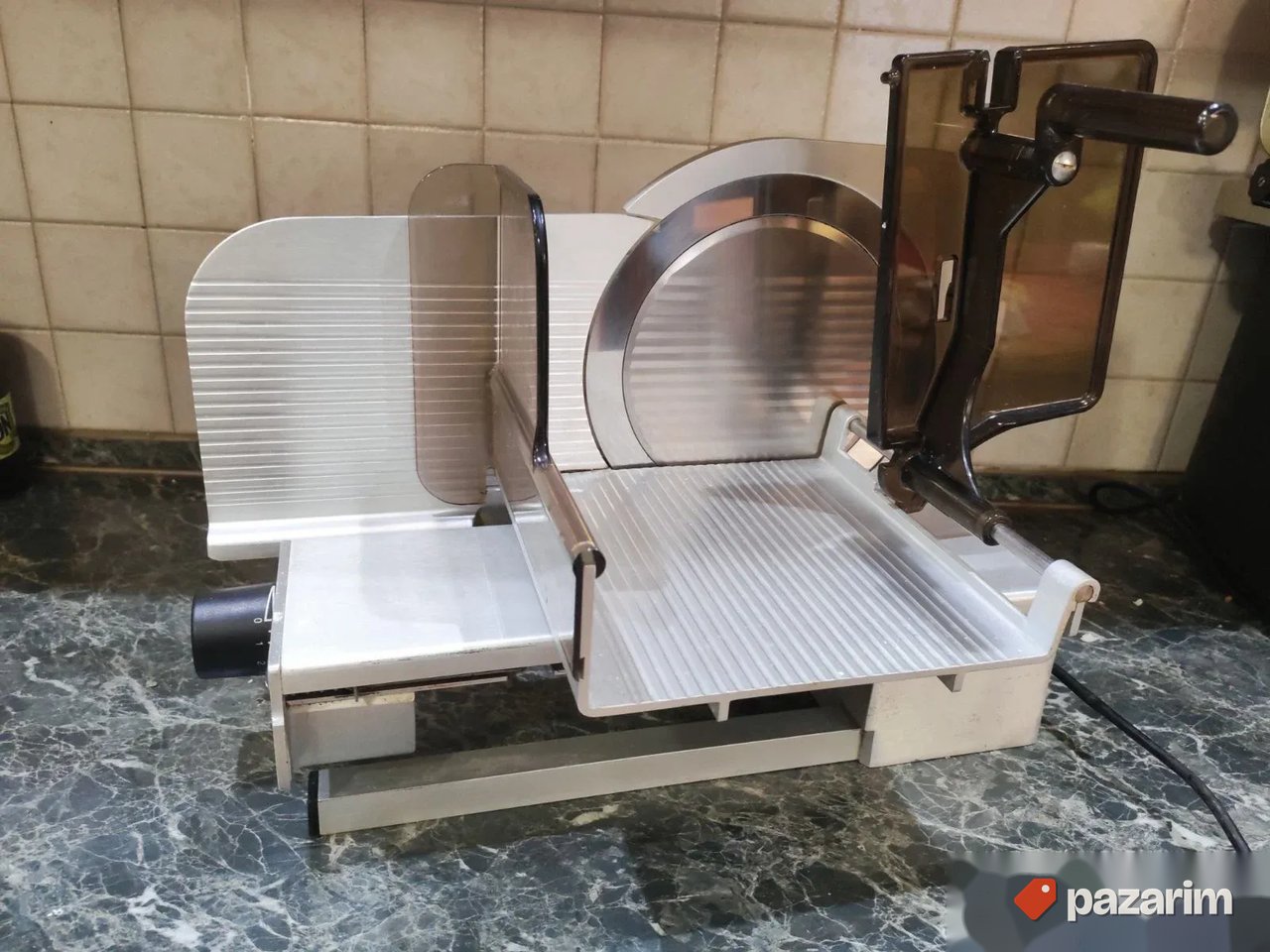 Profesionalna mesoreznica marke GRAEF model PROFI 2500