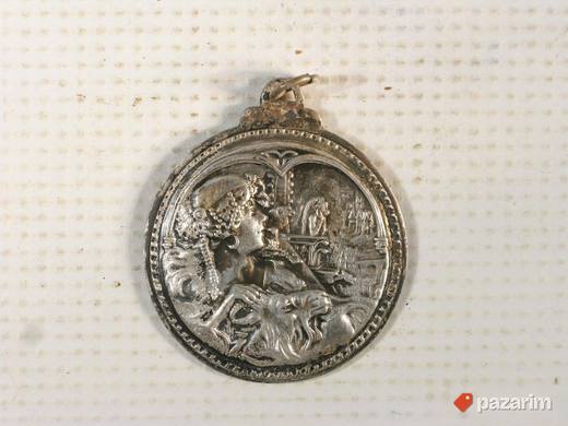 Stari secesijski medaljon