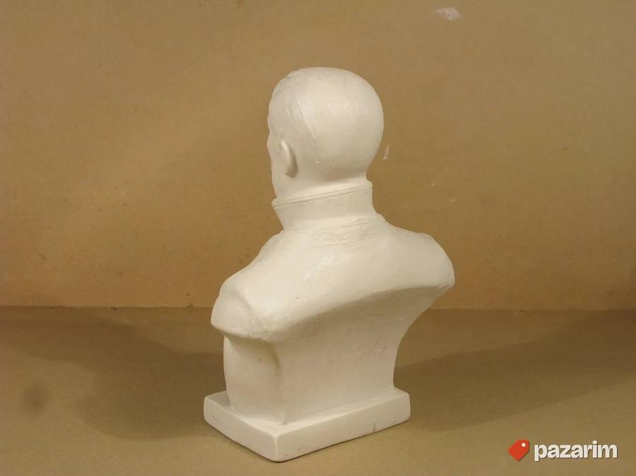 Bista Karađorđa, biskvit porcelan 5