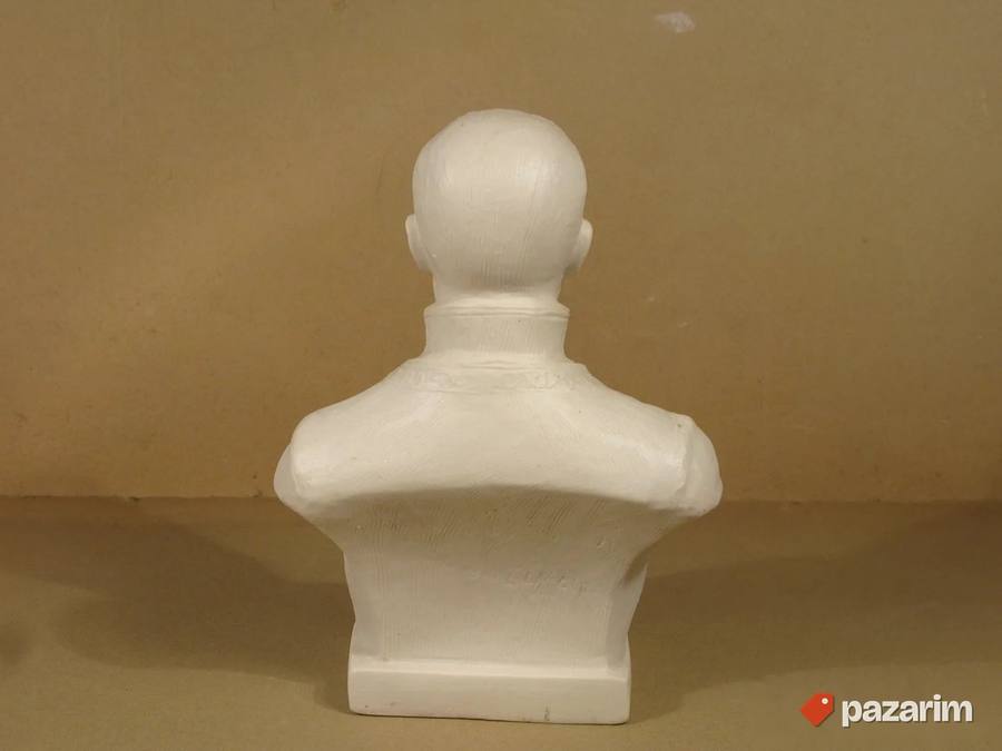 Bista Karađorđa, biskvit porcelan 6