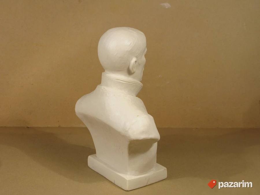 Bista Karađorđa, biskvit porcelan 7