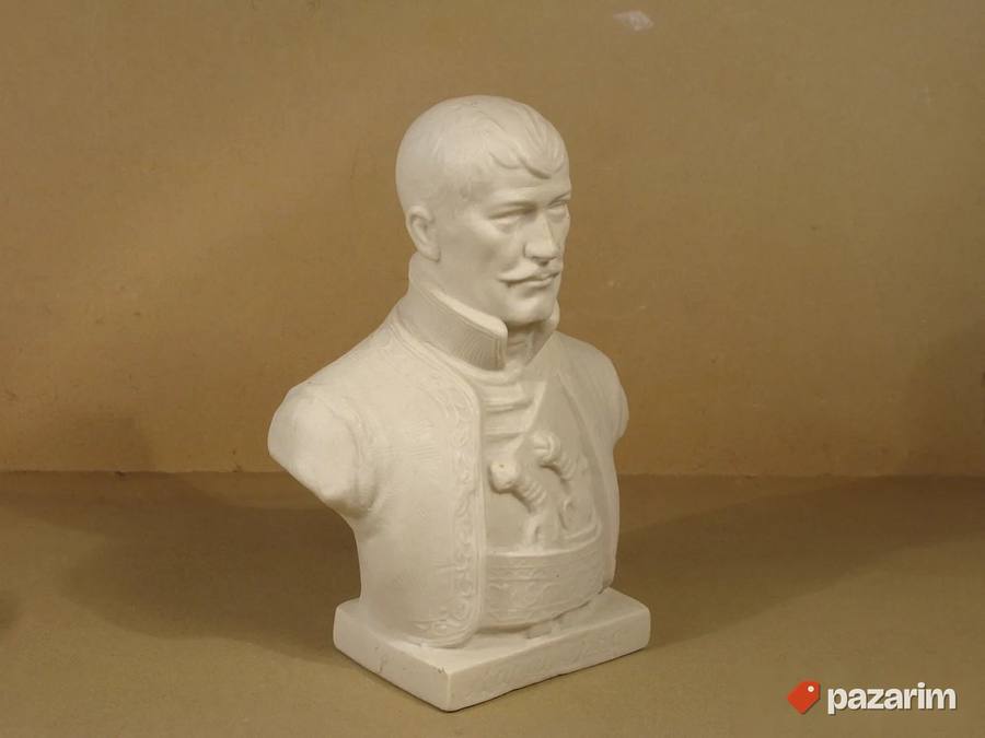 Bista Karađorđa, biskvit porcelan 8