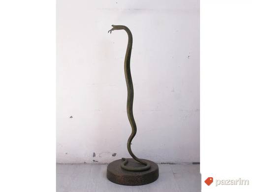 Izvanredna figura zmije, stalak