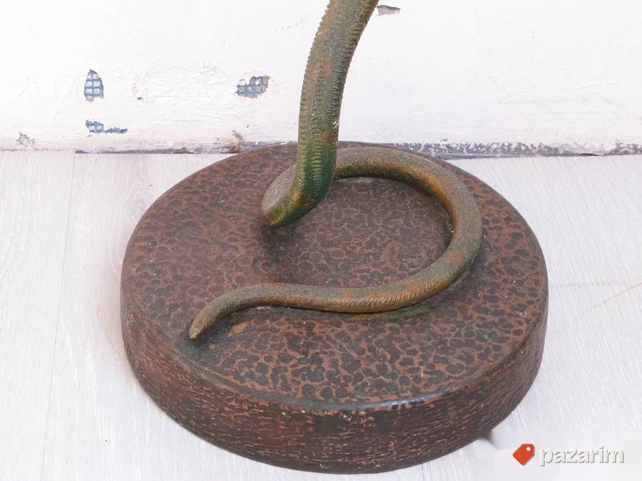 Izvanredna figura zmije, stalak 3
