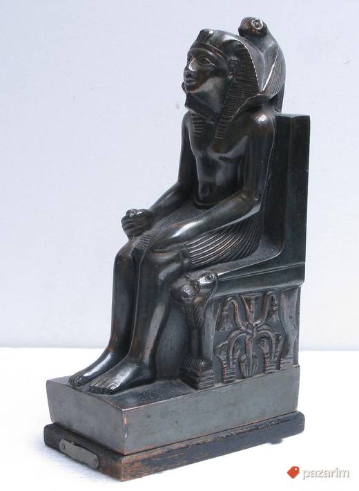 Stara statueta faraona Kefrena