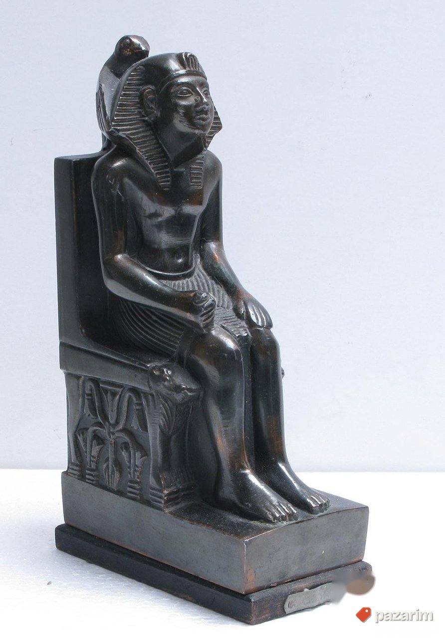 Stara statueta faraona Kefrena 2