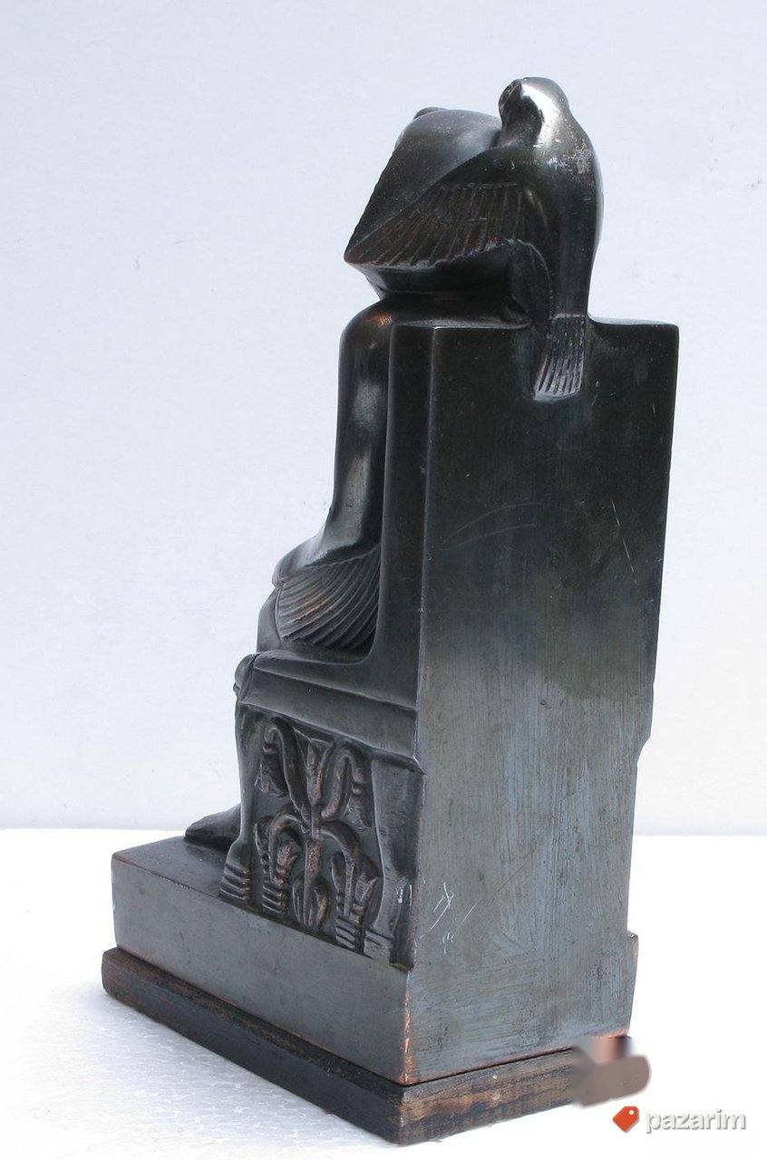 Stara statueta faraona Kefrena 4