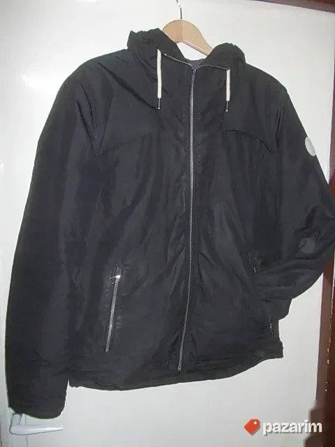 " JACK AND JONES " BROJ M sa kapuljačom iz Nemačke poznatog