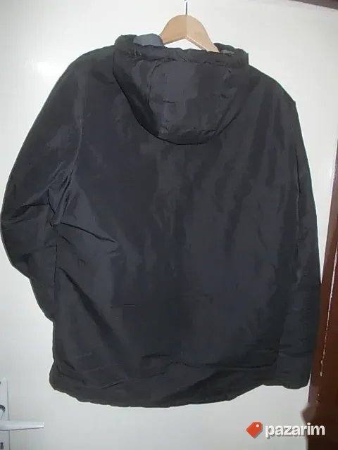" JACK AND JONES " BROJ M sa kapuljačom iz Nemačke poznatog 2